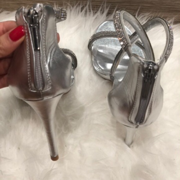 Steve Madden Silver Heels - Picture 4 of 5